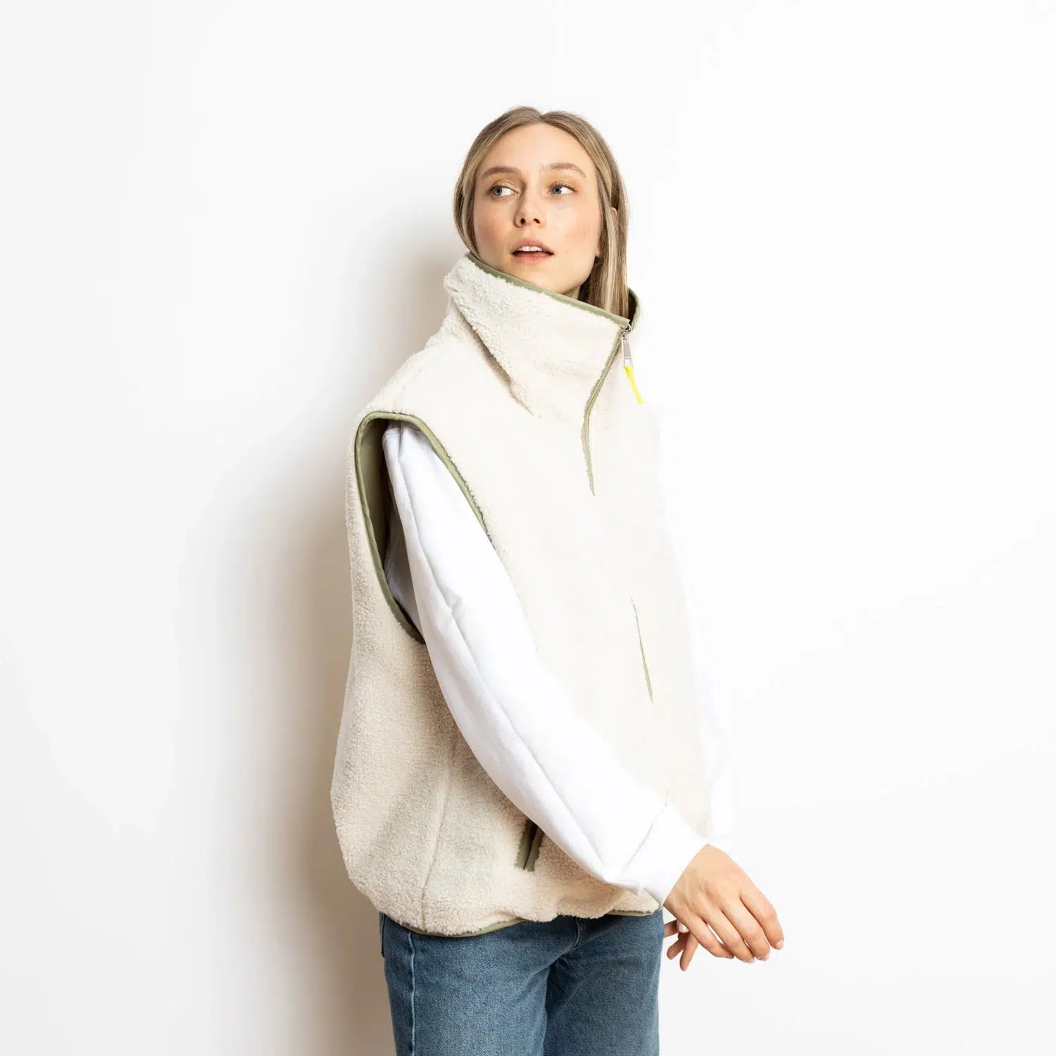 VIVI MARI Reversible Bomber Vest Pale Olive/Sand – Bild 4